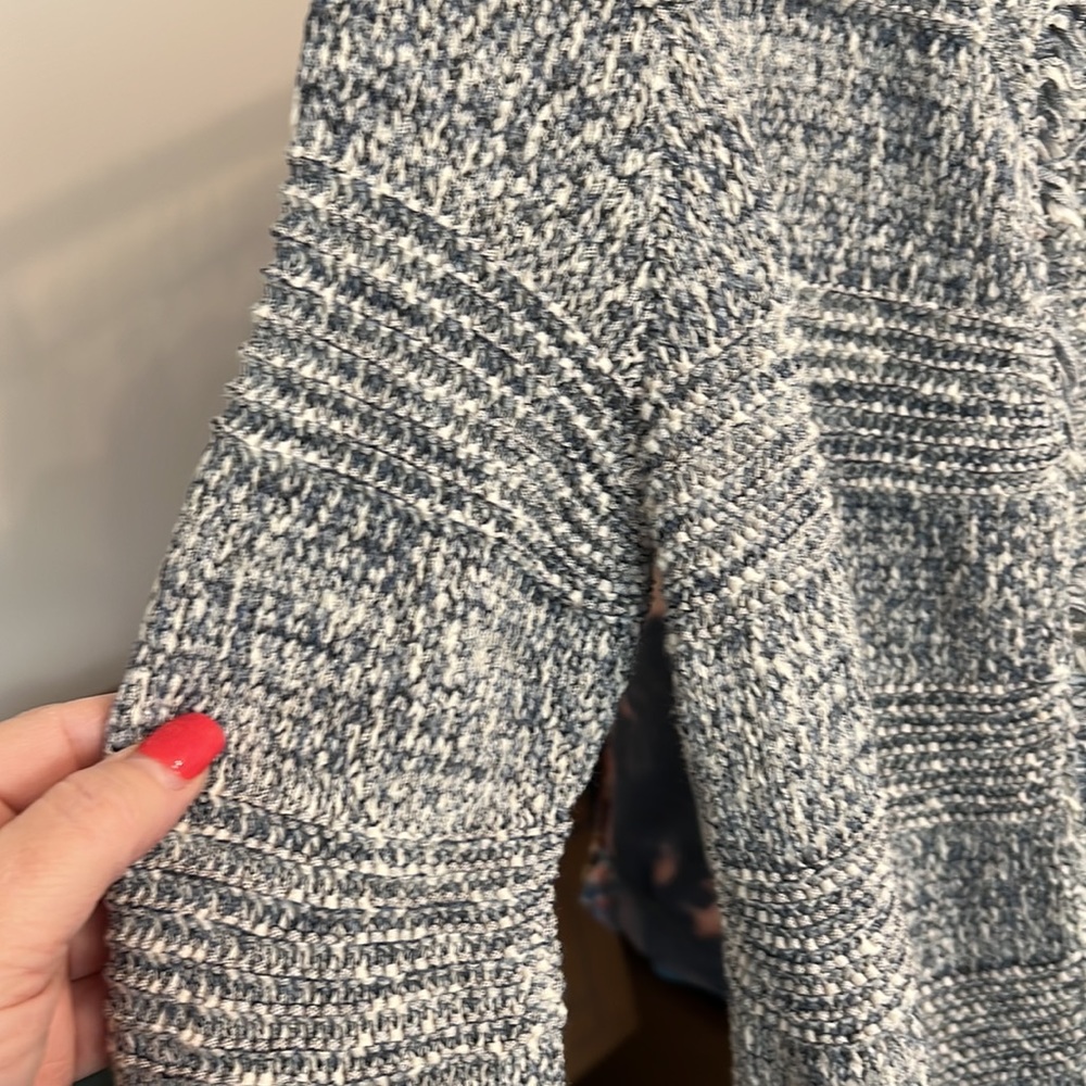 Loft, navy and ivory jacket. Size medium. - Picture 4 of 6